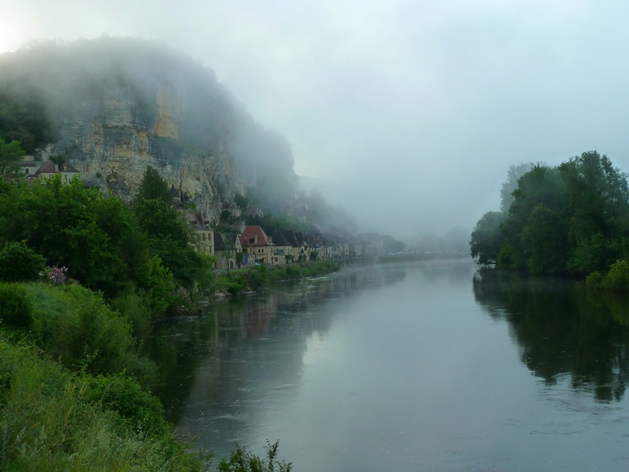 La Roque Gageac early morning fog